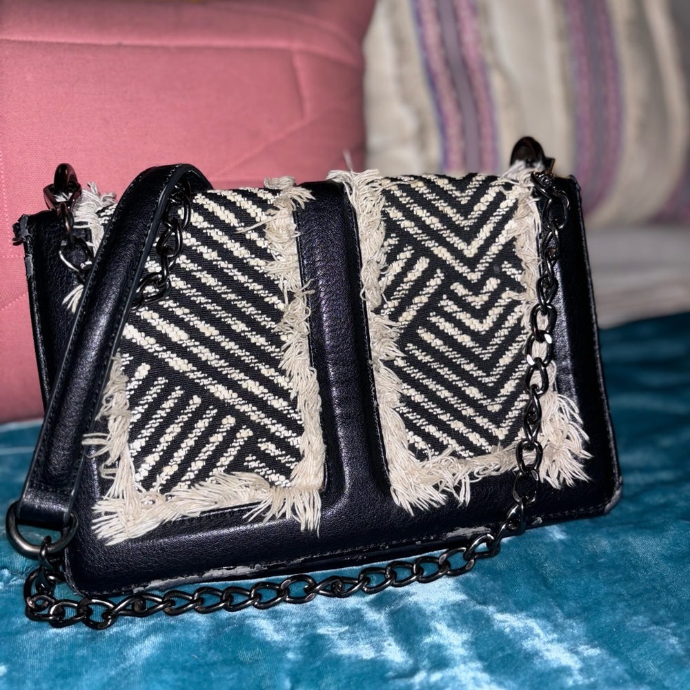 Stunning Crossbody!